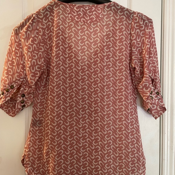 REDUCED🔥Angie sheer top, short sleeve PRICE ⤵️ 4-12 - Picture 4 of 5